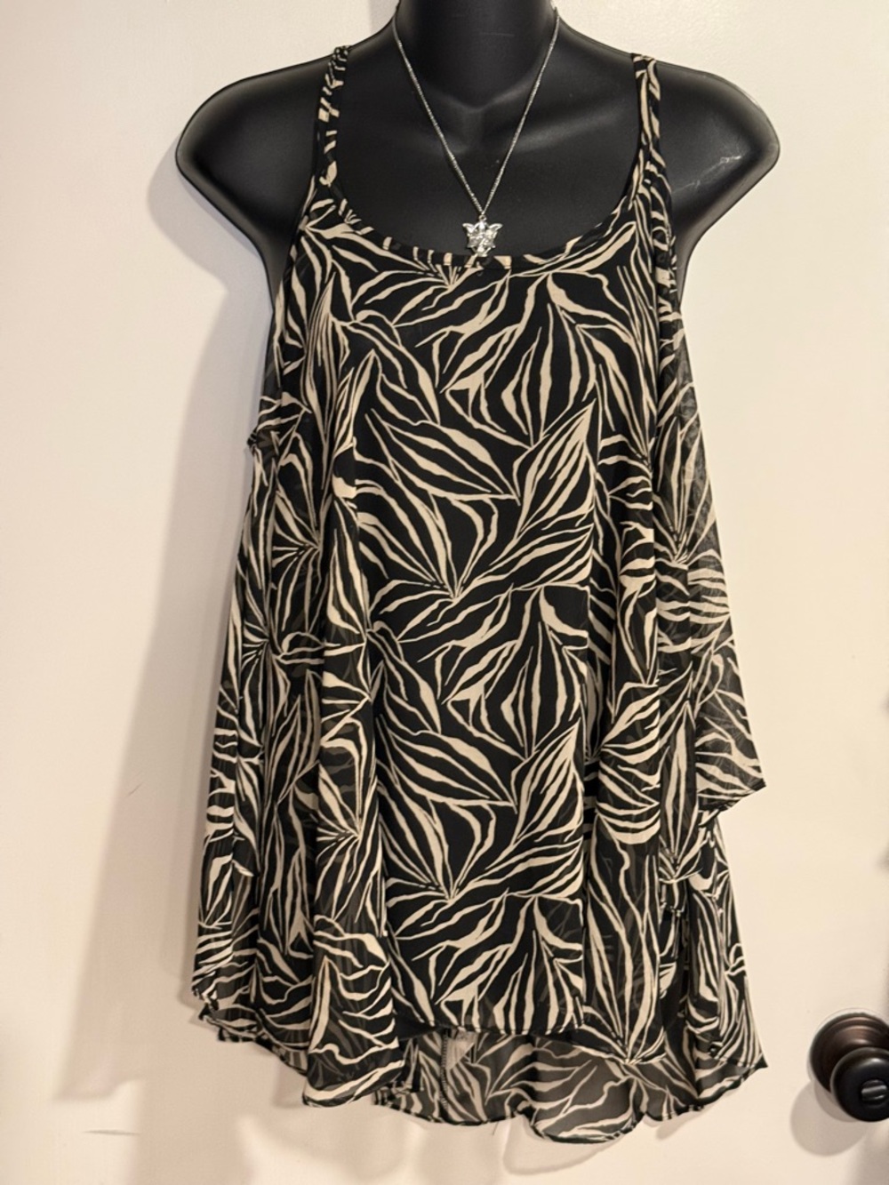 Soprano Black & Cream Leaf Print Flowy Tank